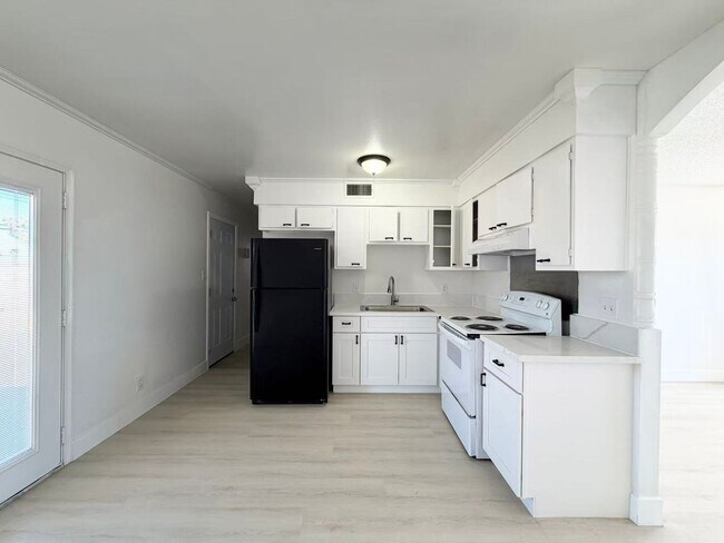 Building Photo - 6508 Evergreen Ave
