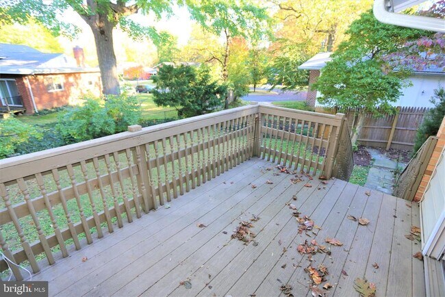 Building Photo - 9705 Fernwood Rd