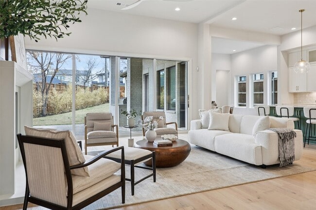 Building Photo - 3845 Van Ness Ln