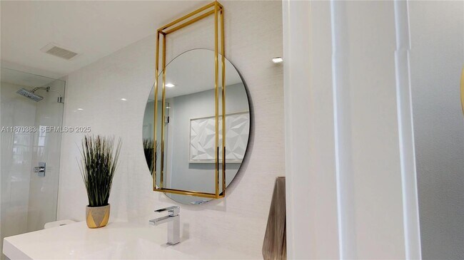 Building Photo - 5601 Collins Ave