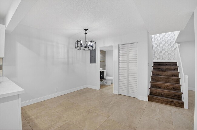 Building Photo - 717 NW 29th Ave