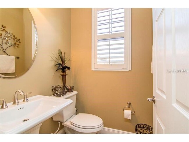 Building Photo - 4886 Yacht Club Dr