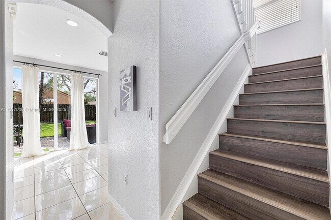 Building Photo - 1431 SE 18th Terrace