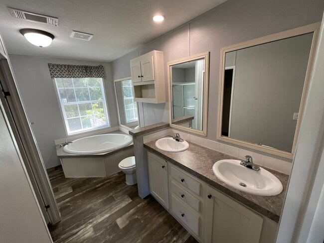 Building Photo - Beautiful 3/2 Mobile Home w/ Lawn Maintenance Included