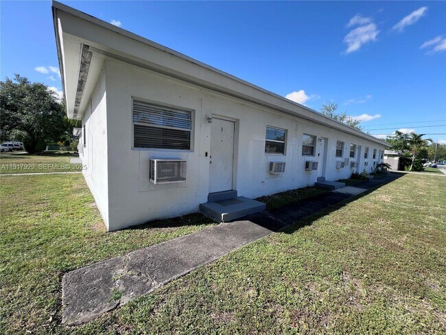 Building Photo - 1995 NE 167th St