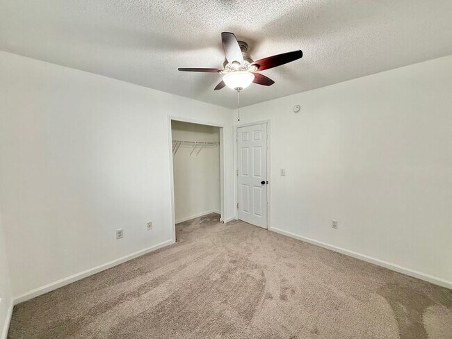 Building Photo - 4205 Brookvalley Dr