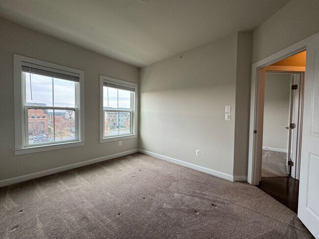 Building Photo - Stunning 4 Level 4 Bed 3/2 Bath Home With Balcony And Deck In Westmoore At Moorefield