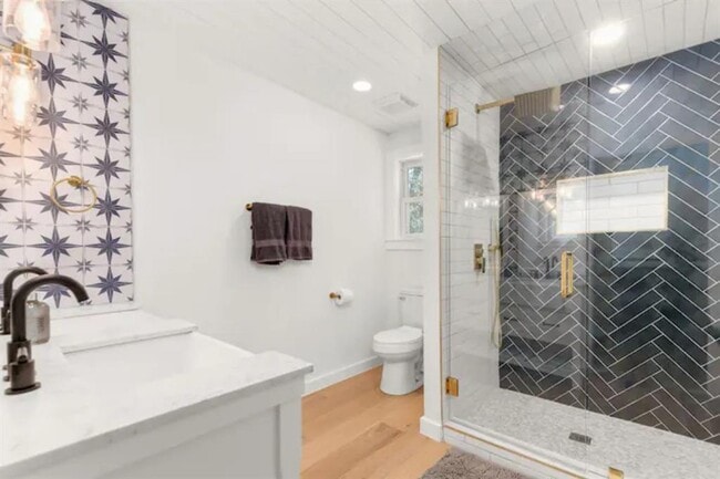 Building Photo - 2319 Santa Rita St