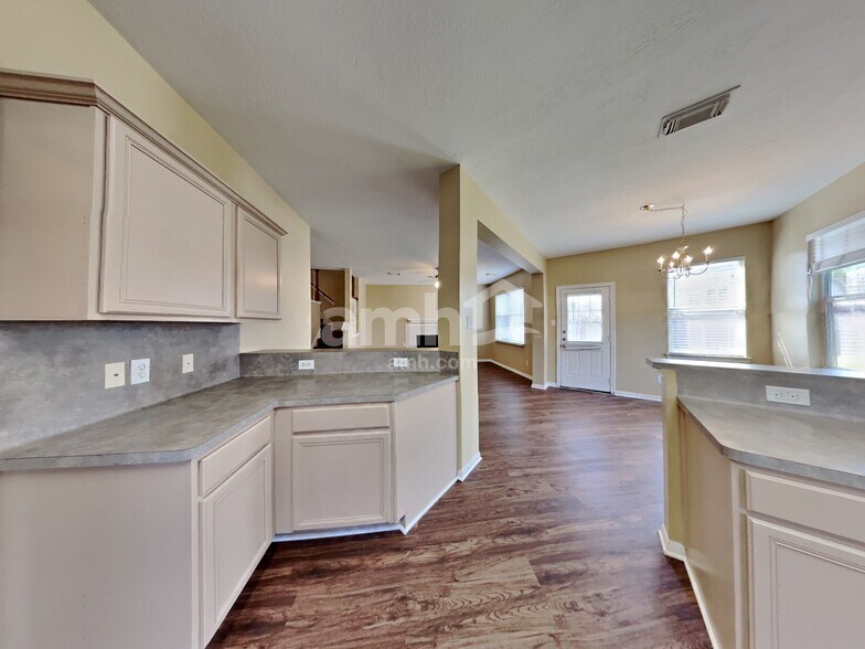 Building Photo - 9419 Stoneridge Canyon Ln