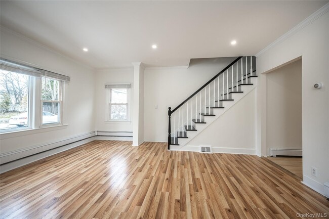 Building Photo - 14 Deane Pl