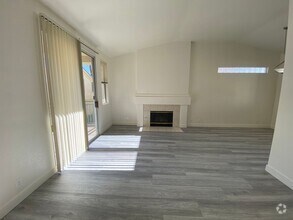 Building Photo - 1 Bedroom Condo - W Tropicana/Decatur - 2n...