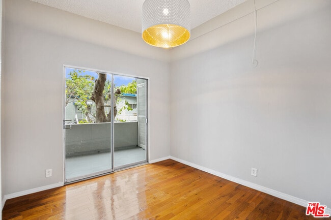 Building Photo - 941 N San Vicente Blvd