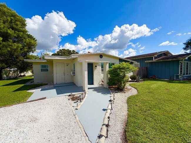 Building Photo - Roppo (561 SWB)