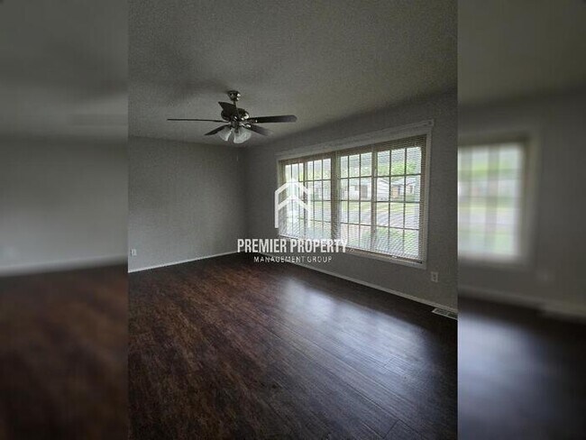 Building Photo - 670 Charvel Dr