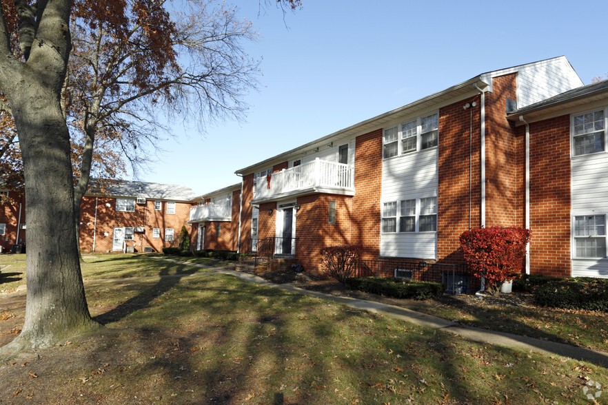 Primary Photo - Hampshire Terrace Apartments