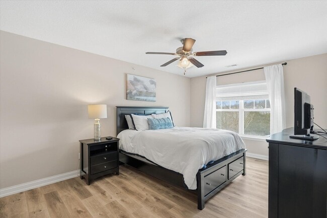 Building Photo - 2212 Chapel Hill Rd