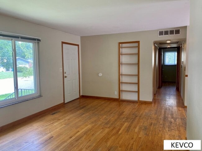 Building Photo - Spacious Home in Campus West!