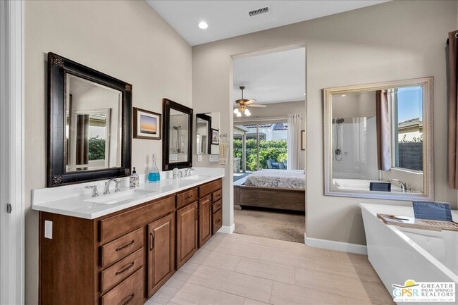 Building Photo - 81 Claret