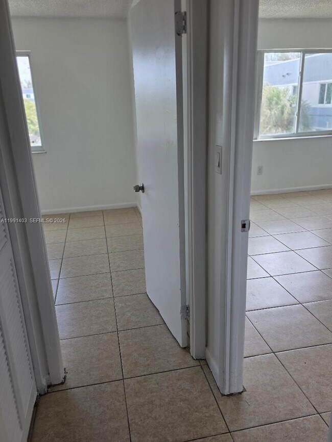 Building Photo - 14830 Naranja Lakes Blvd