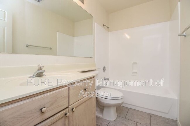 Building Photo - 1117 W Mango Dr