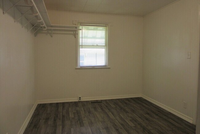 Building Photo - Cute 1 Bedroom Home on Eastside
