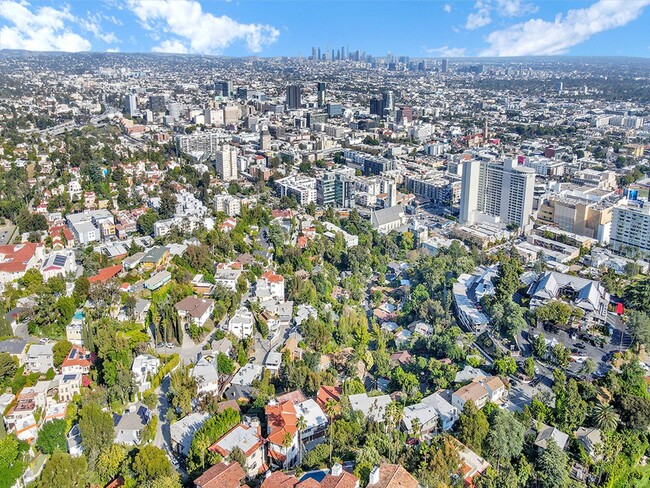 Building Photo - This Hollywood Home is a Must-See!