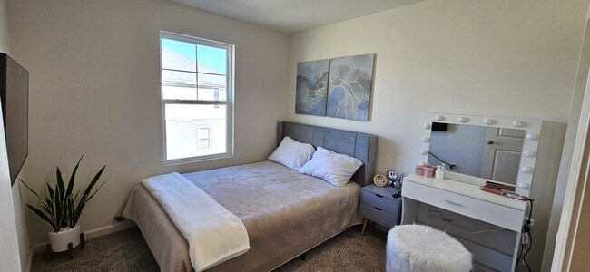 Building Photo - 2227 Glacier St