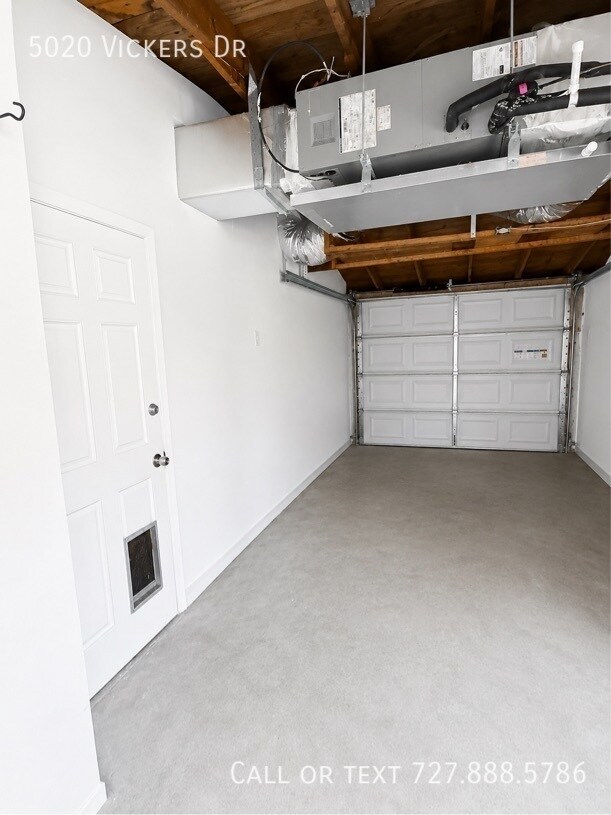 Building Photo - 5020 Vickers Dr
