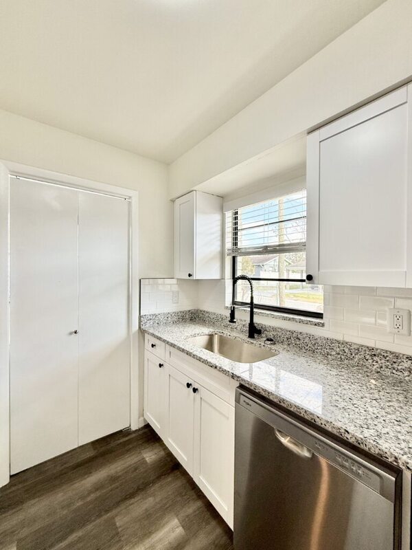 Building Photo - 5212 Peach Ave