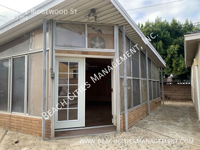Building Photo - 1021 E Ridgewood St