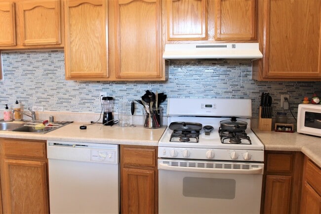 Building Photo - 14537 Desierto Bello Ave