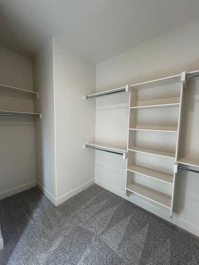 Building Photo - Beautiful Modern Home in Pea Ridge!