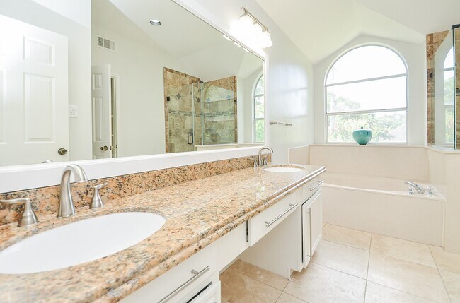 Building Photo - 6310 Oakburl Ln