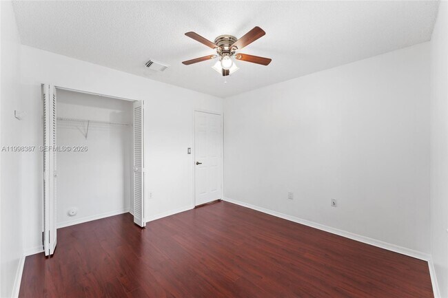 Building Photo - 1120 W Lake St