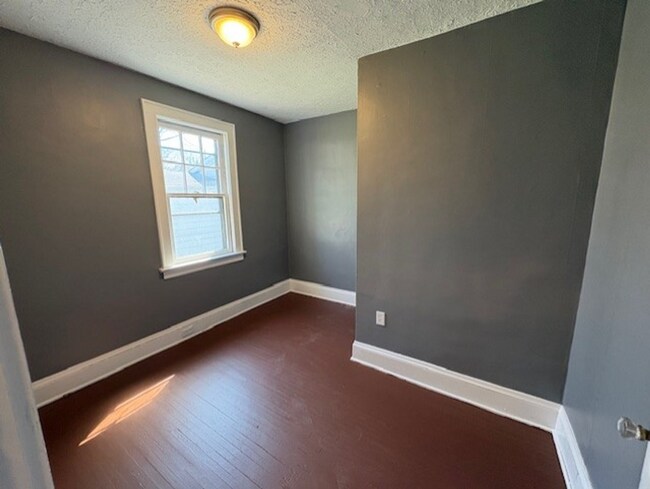 Building Photo - Charming 5-Bedroom Home with Eat-In Kitchen Nook & Bonus Sunroom