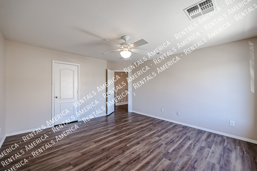 Building Photo - 910 S 118th Ln