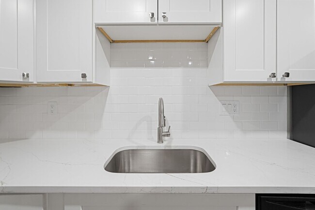 Building Photo - 98 Southville Rd