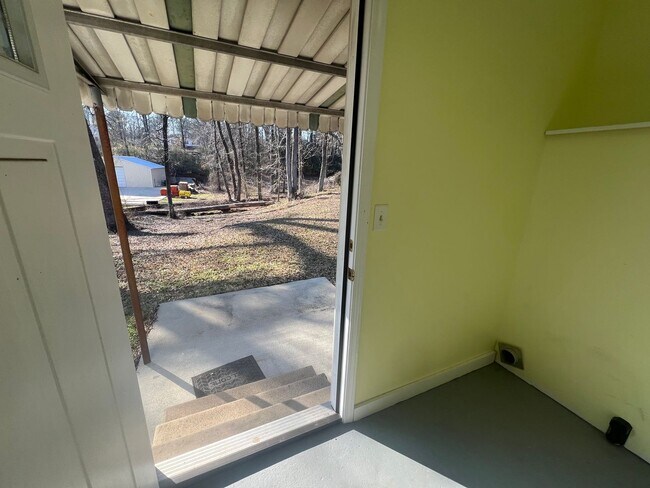 Building Photo - 8020 Hwy 43