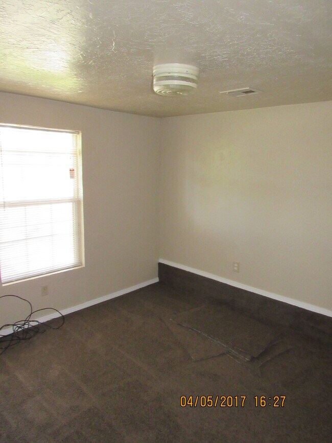 Building Photo - Pet Friendly :) SECTION 8 ACCEPTED!