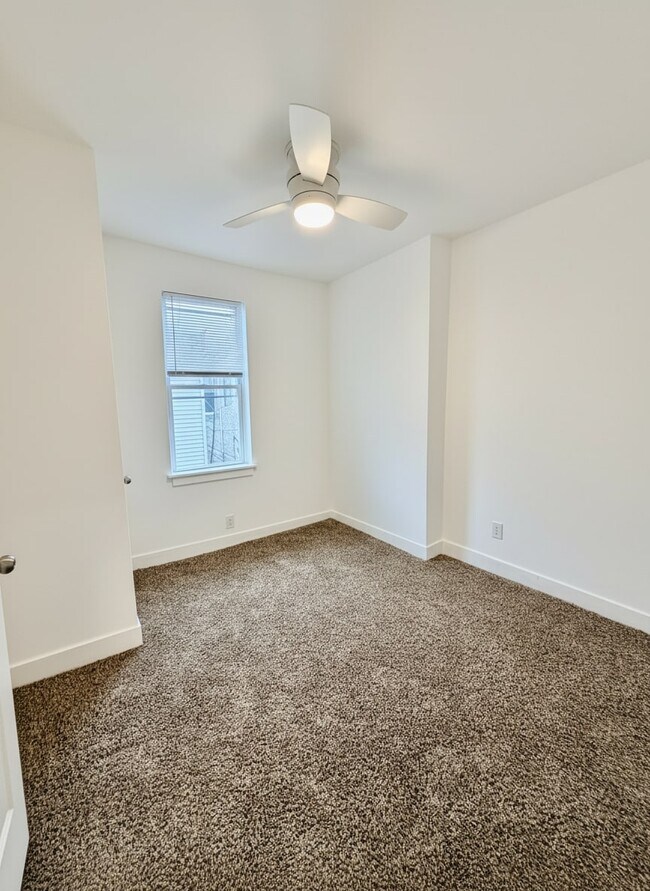 Building Photo - 2072 Pickwick St