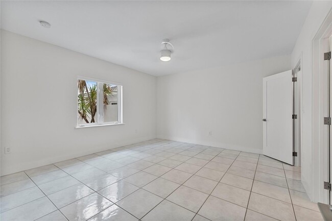 Building Photo - 2356 SW 16th Ave