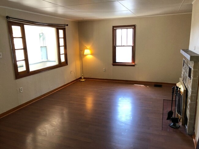 Building Photo - 2 Bed / 1 Bath Single Family Home for Rent...