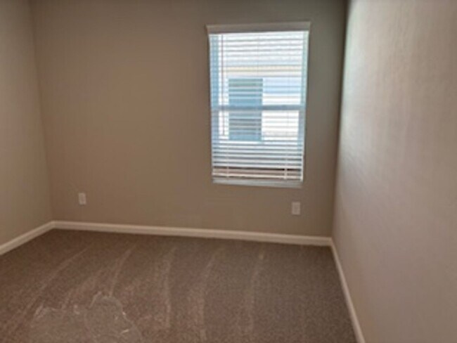 Building Photo - Beautiful New Home! 1st Month Free!