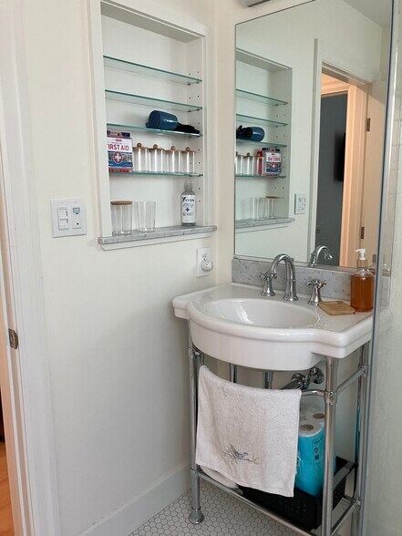 Building Photo - 5516 Market St