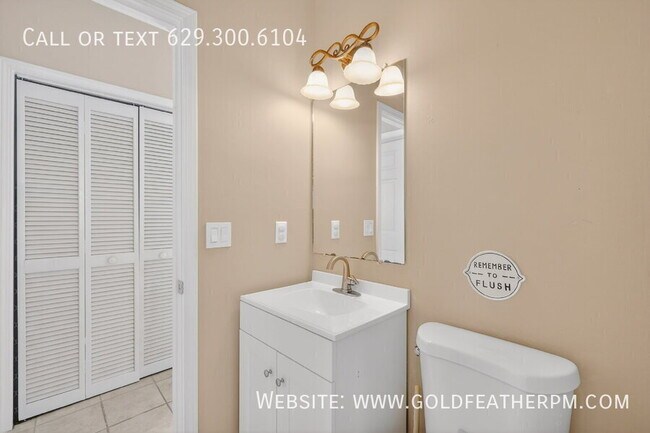 Building Photo - 905 Split Oak Dr