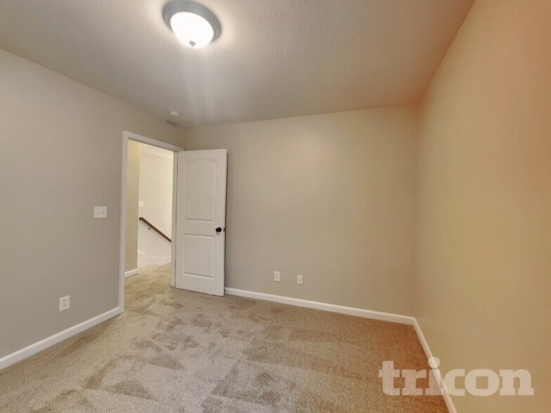 Building Photo - 3450 Southwood Dr
