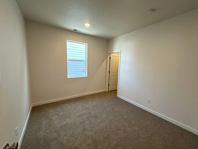 Building Photo - Brand New Foxtail Rancher