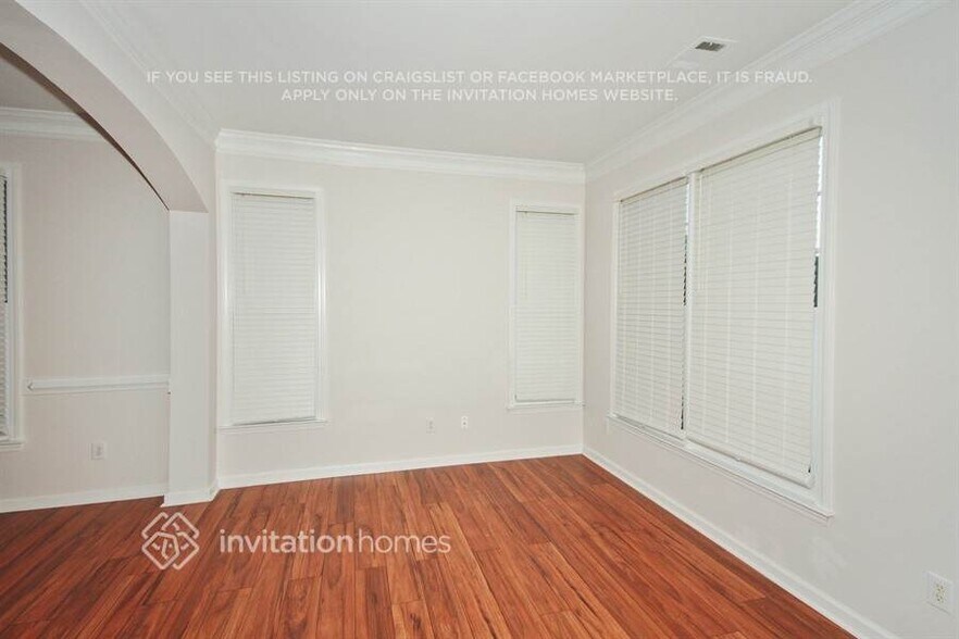 Building Photo - 4043 Ashland Cir