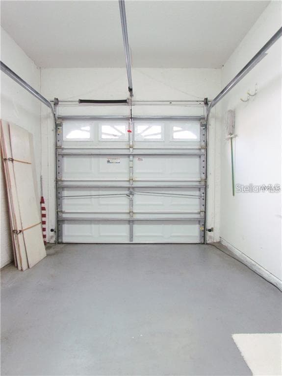 Building Photo - 4343 Lakeshore Dr
