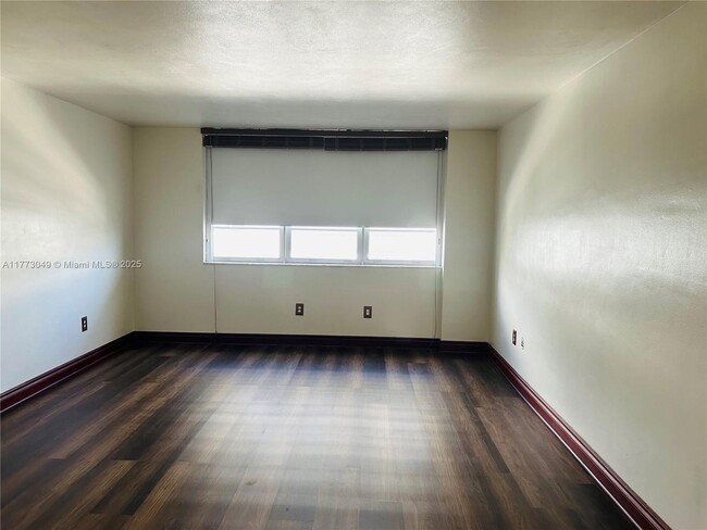 Building Photo - 5825 Collins Ave